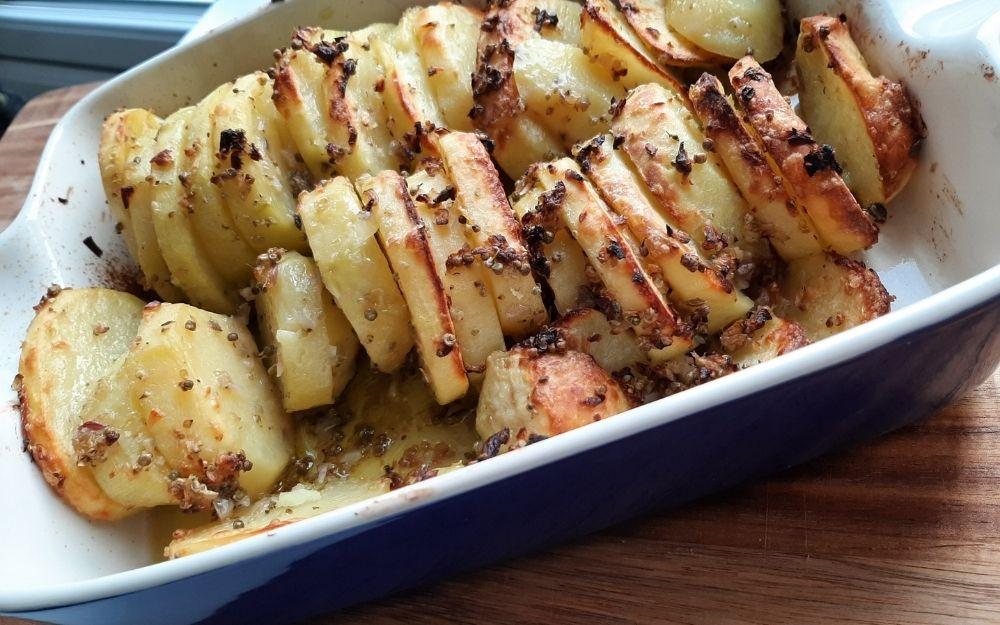 Roast potatoes with shallots